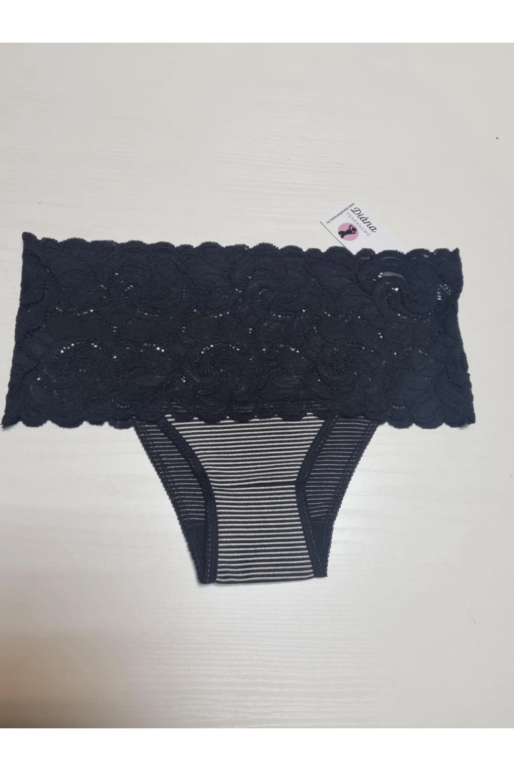 Magas esésű pamut női alsó széles csipkével