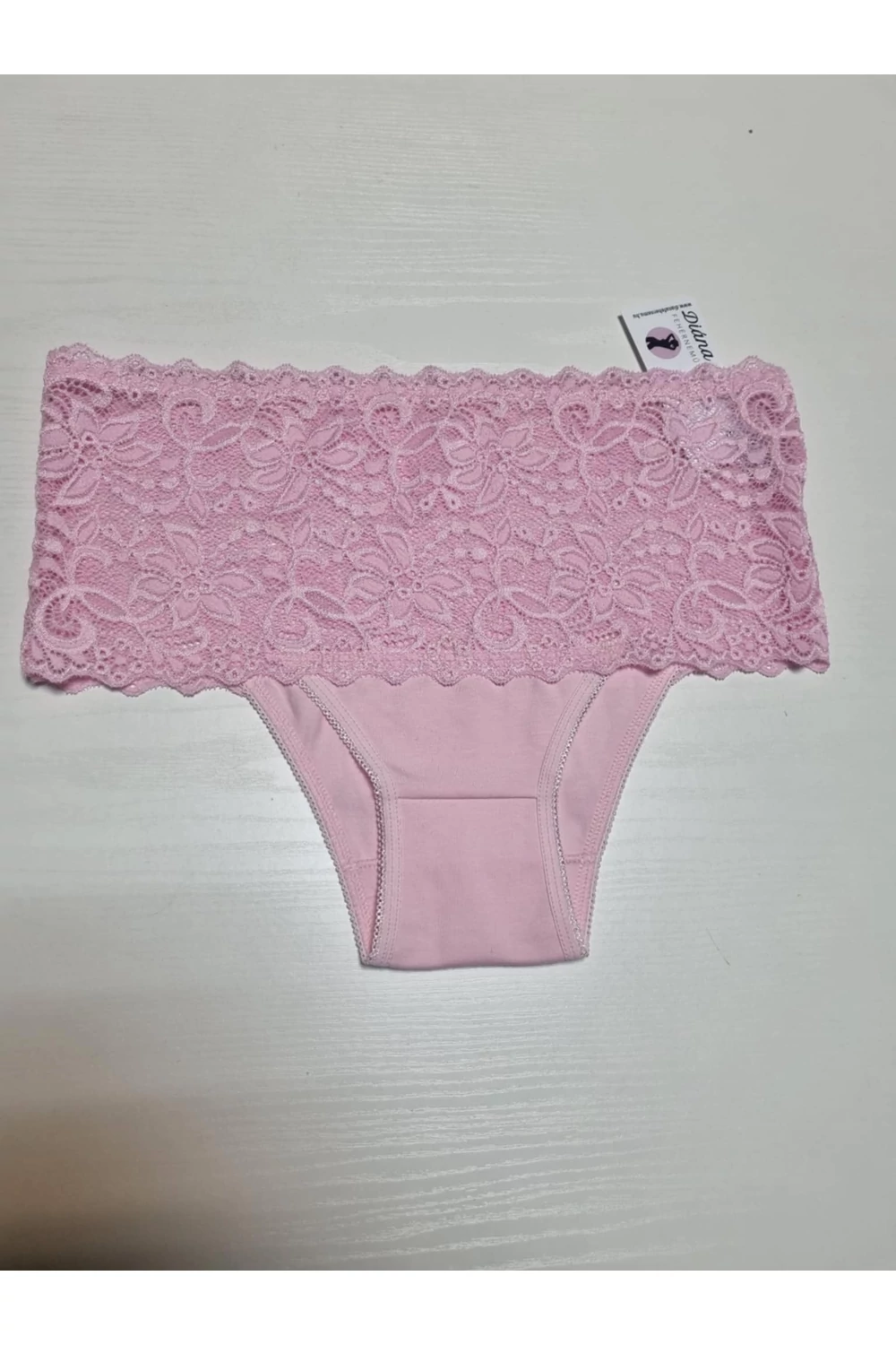 Magas esésű pamut női alsó széles csipkével